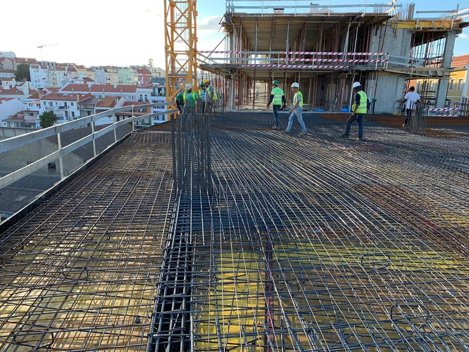 Equipa Ferrosil a trabalhar em obra
