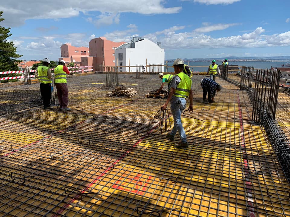 Obra em estrutura industrial