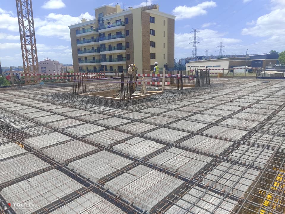 Cofragem de muro de contenção